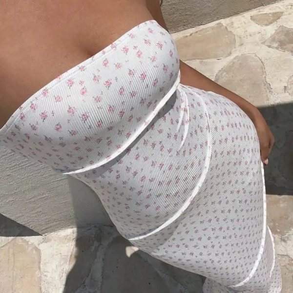 Vestido femenino ajustado con estampado floral