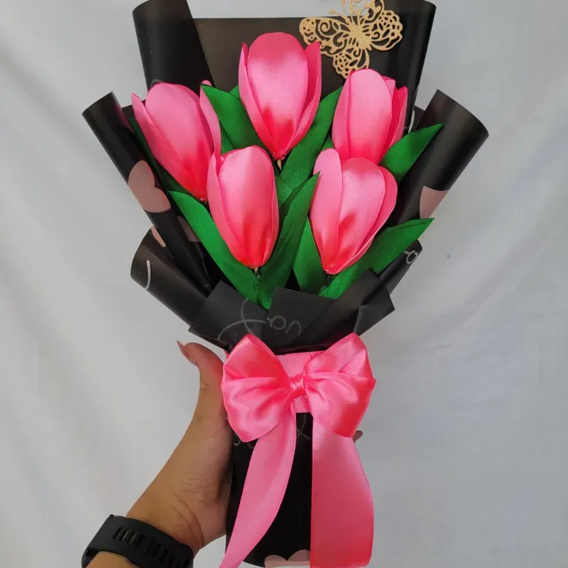Ramo de 5 tulipanes eternos 