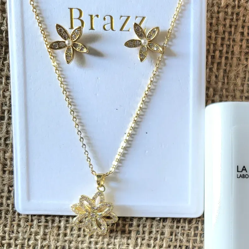 Set de cadena y aretes 