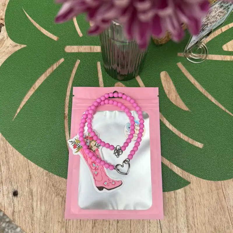 Collar pink heart