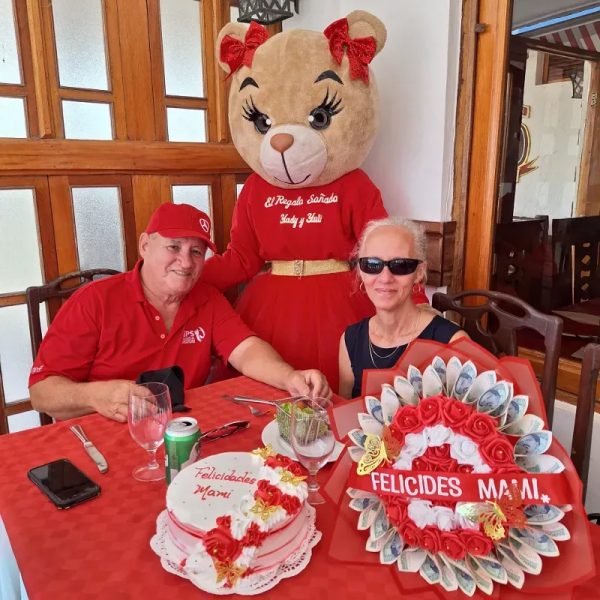 Entrega sorpresa en restaurante Las Delicias