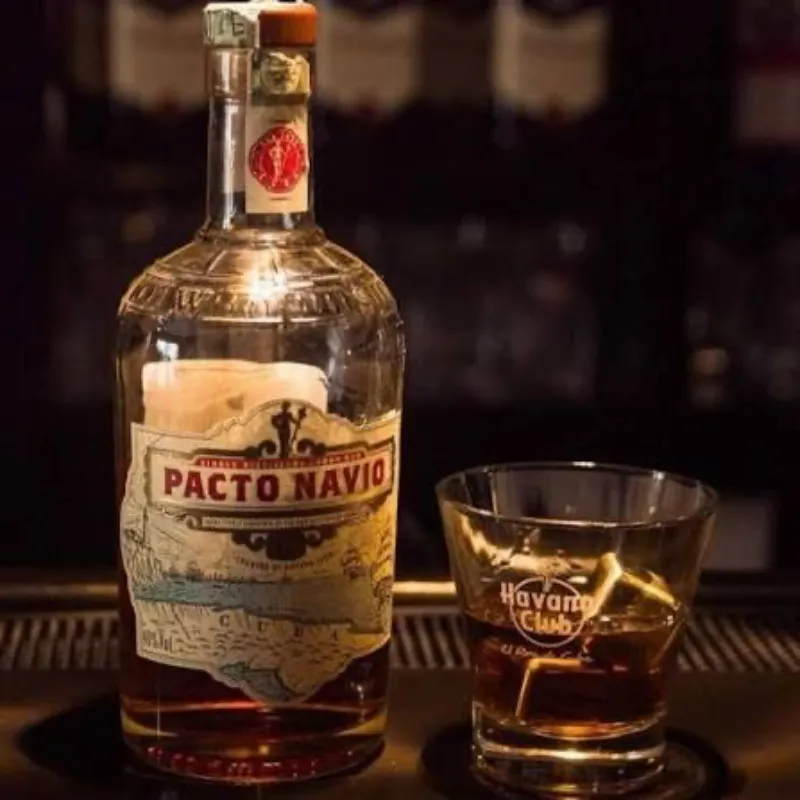 Ron Pacto Navio