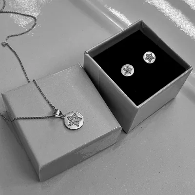 Conjuntos de cadena y aretes