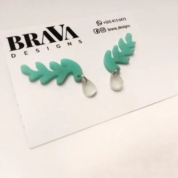 Pendientes de coral pequeño/ color: azul aqua