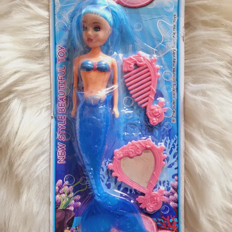 Juguete de cartón sirena