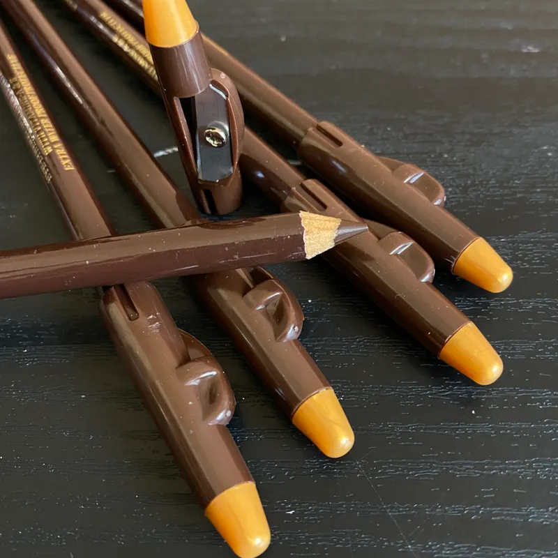 Lápiz de ojo carmelita