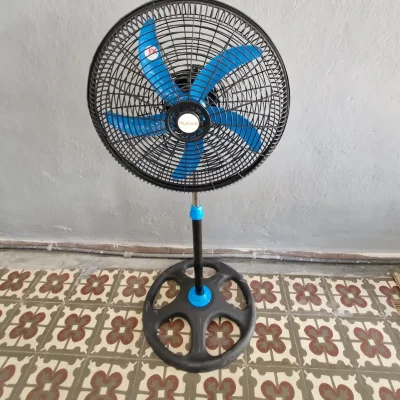 Ventilador de pedestal