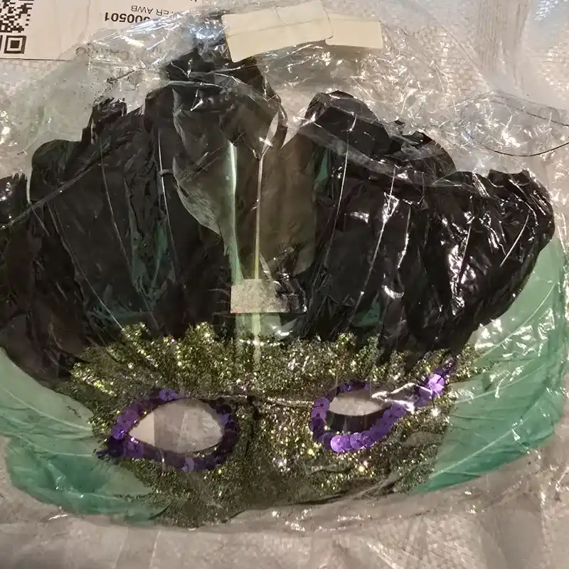 Máscara de Mardi Grass doradas