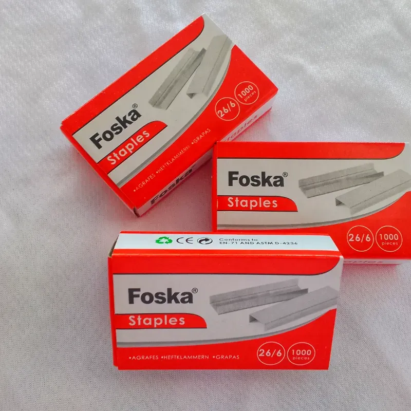 Caja pequeña de presillas estándar