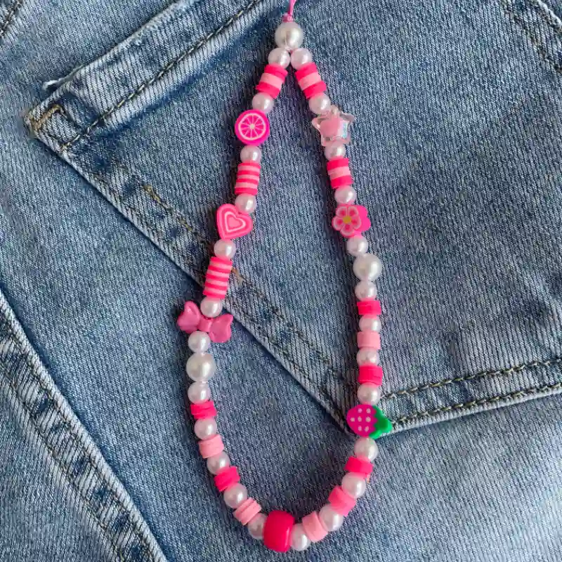 Colgante para celular de perlas y fimos