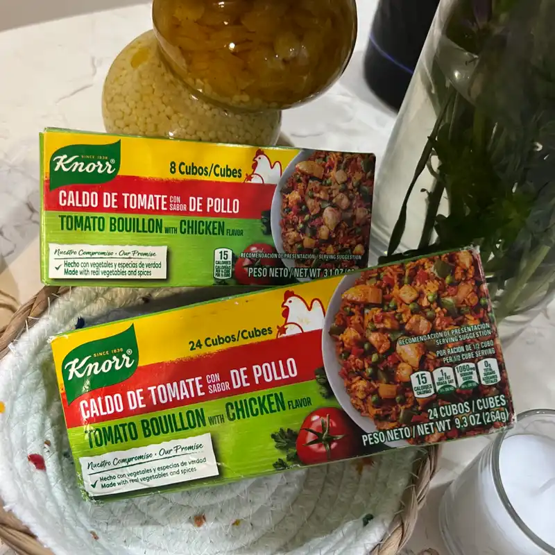 Cuadrito de pollo con tomate