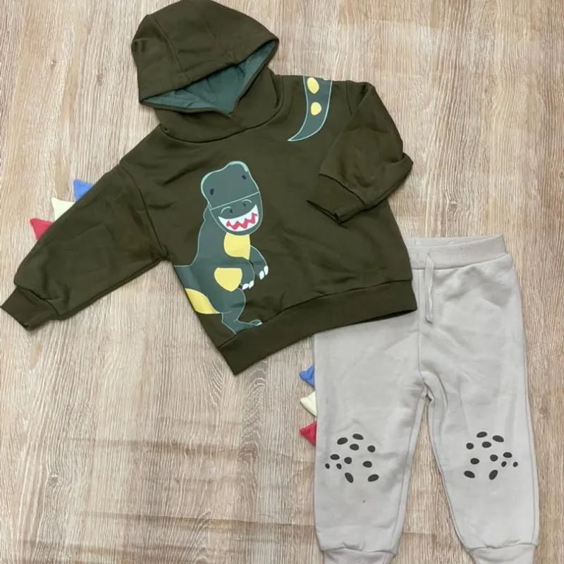 Conjunto con dinosaurio