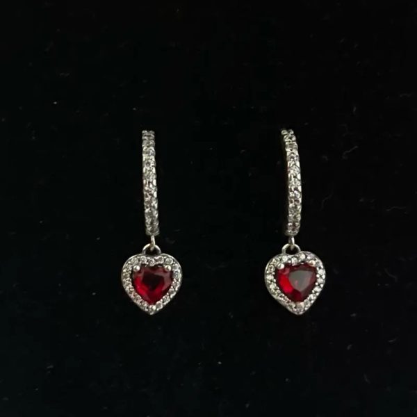 Argollas corazón colgante rojo