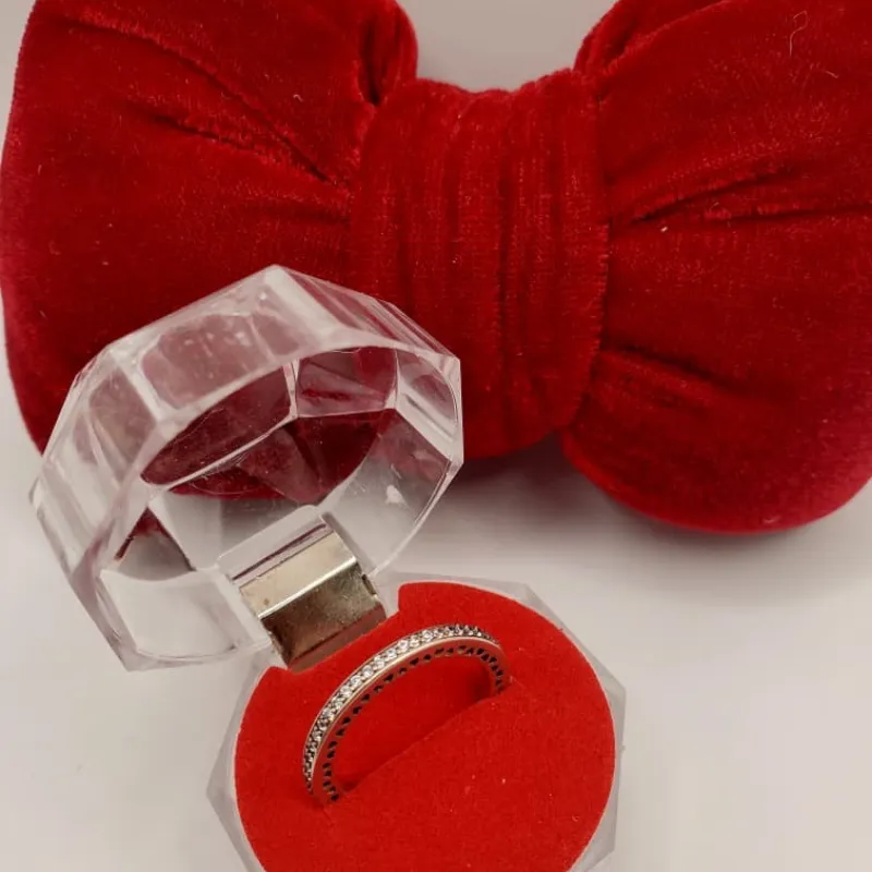 Anillo con Piedras Pequeñas