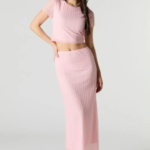 Conjunto rosa de encaje top y saya