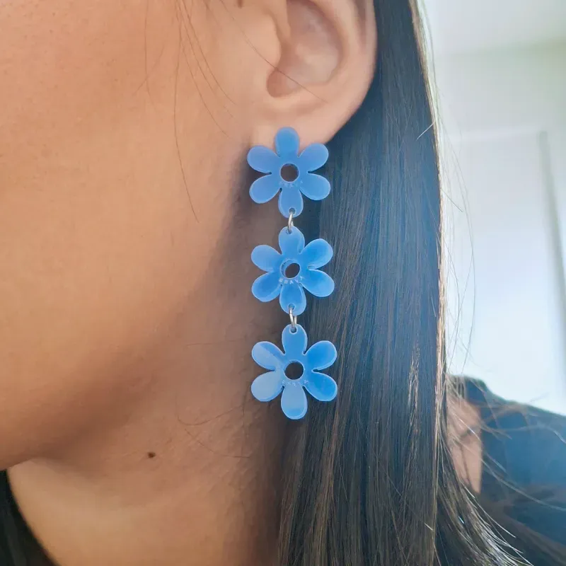 Flores largas azul opaco