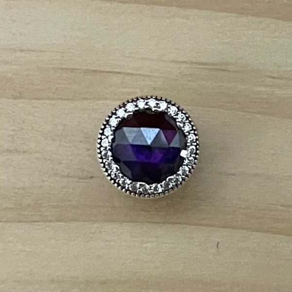 Charm Redondo Piedra Morada