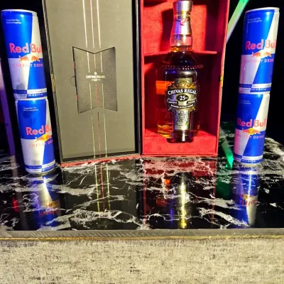 CHIVAS REGAL 25 AÑOS + 4 REDBULL