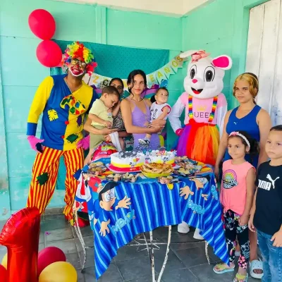 Clientes felices con sus entregas 