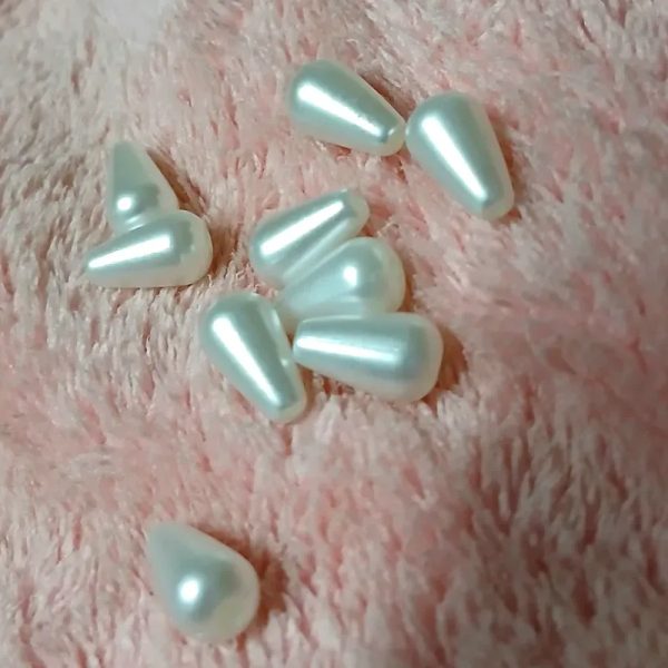 Perlas blancas gota de agua