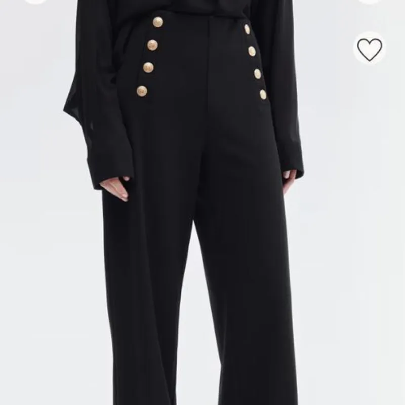 Pantalon con botones dorados H & M