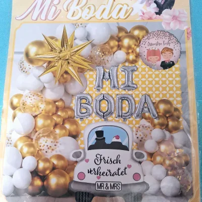 Set arco de globos "MI BODA" dorado, negro y blanco