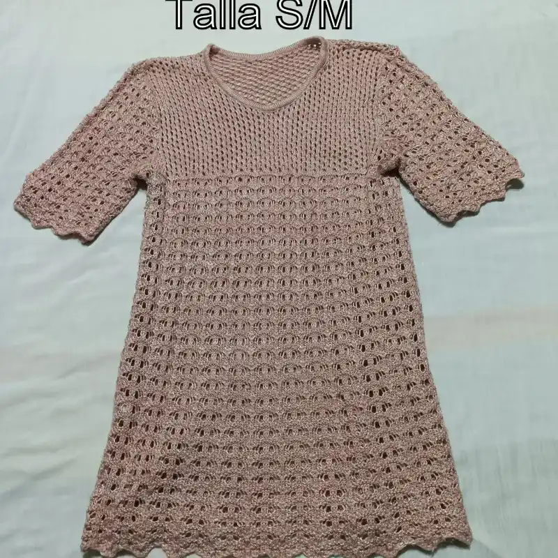 Vestido tejido rosado.