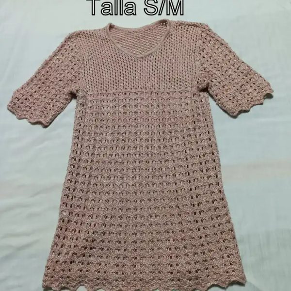 Vestido tejido rosado.