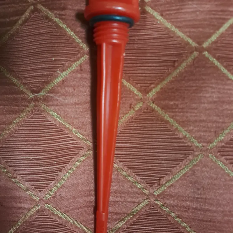 TAPON  PARA MEDIR ACEITE COLOR 