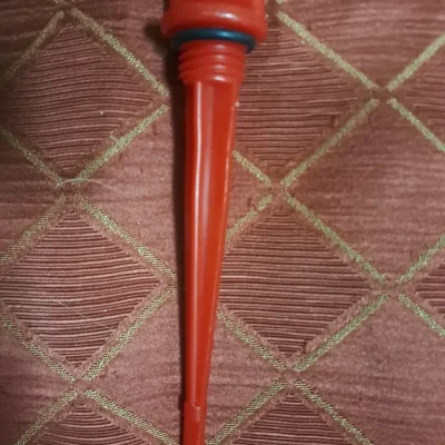TAPON  PARA MEDIR ACEITE COLOR 