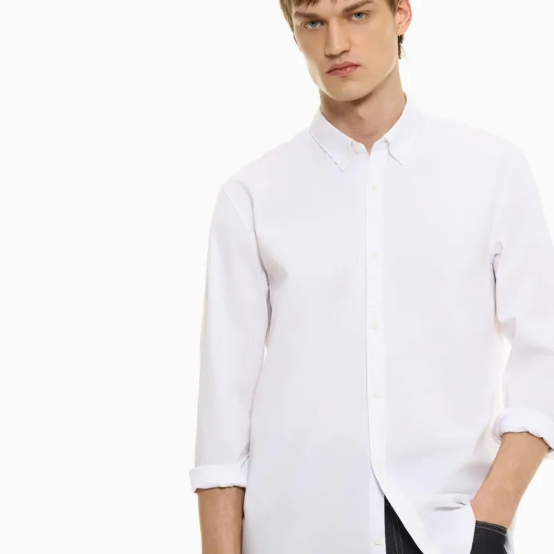 Camisa blanca con cuello