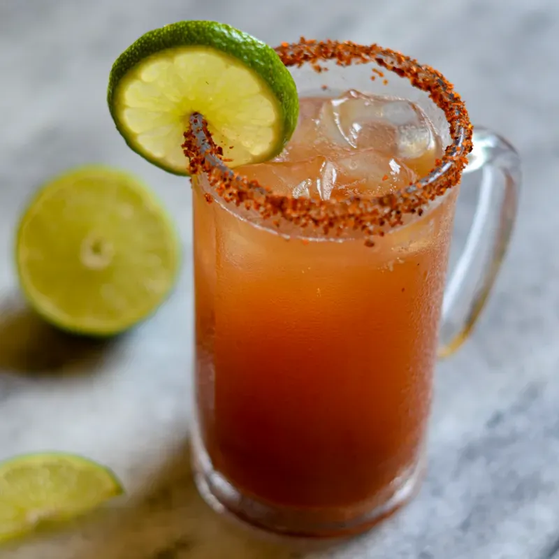 Michelada con Cerveza Nacional