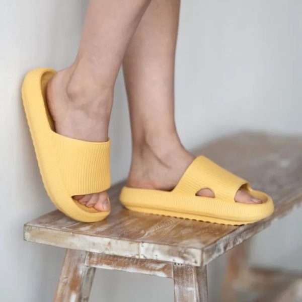 Chanclas amarillas