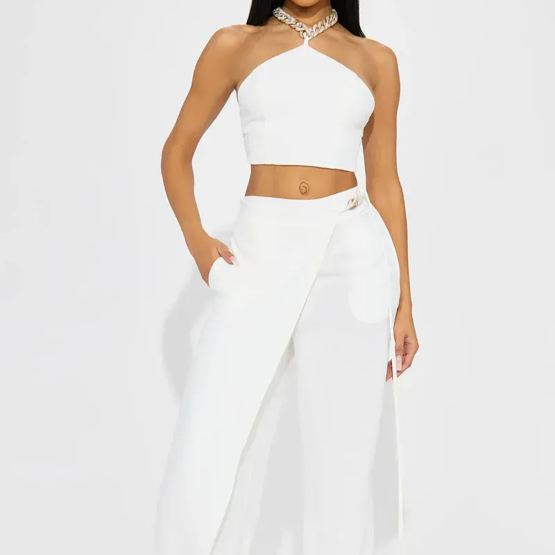 Conjunto blanco de hilo