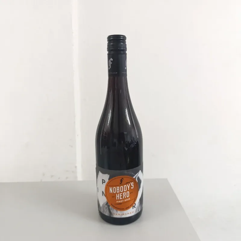 Vino Tinto Pinot Noir NOBODY'S HERO 750ml 6/caja