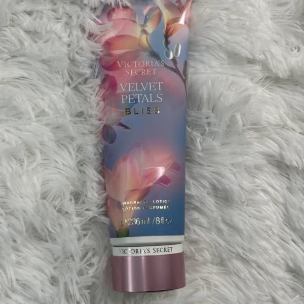Velvet petals