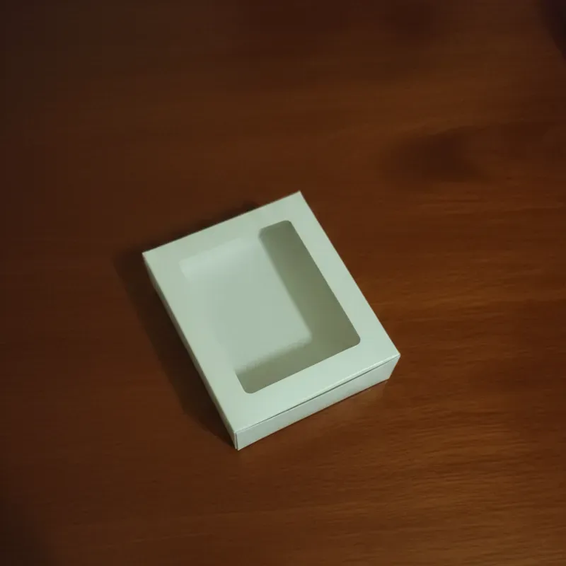 Caja con Visor Superior