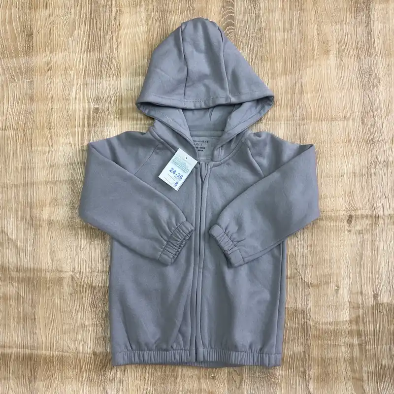 Abrigo con capucha color gris