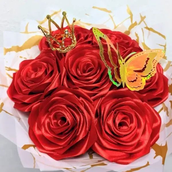 Ramo de 7 Rosas con Mini Corona y Mariposa