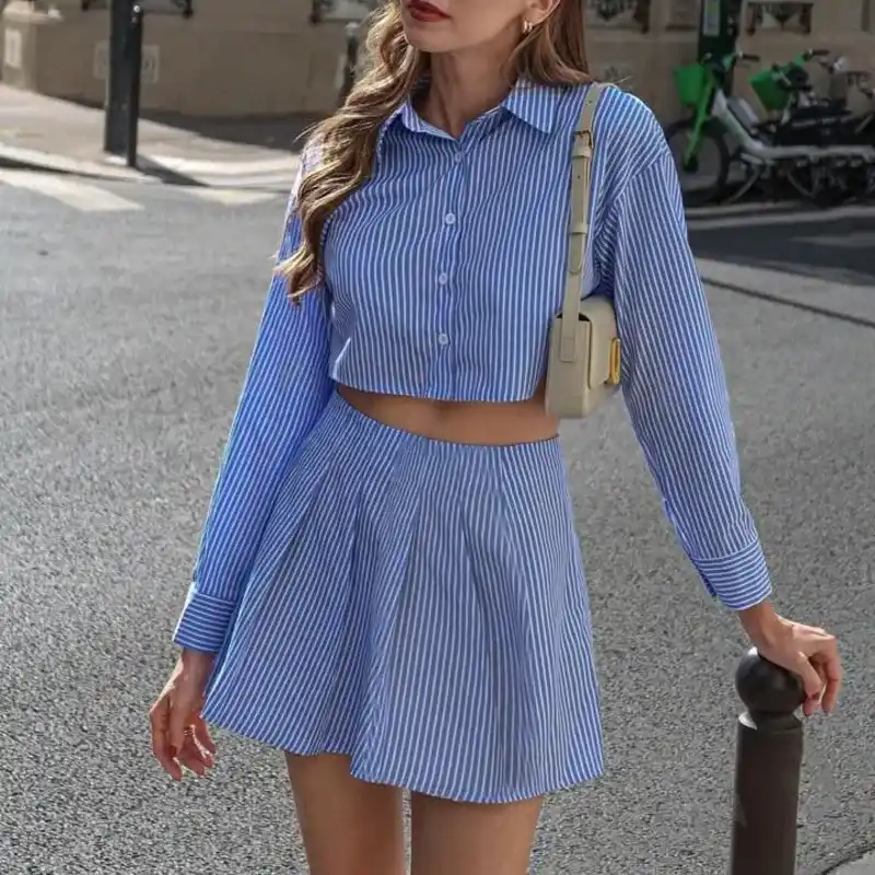 Conjunto saya y camisa azul