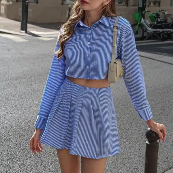 Conjunto saya y camisa azul