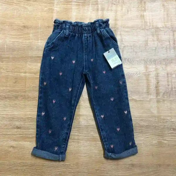 Pantalón con corazones bordados