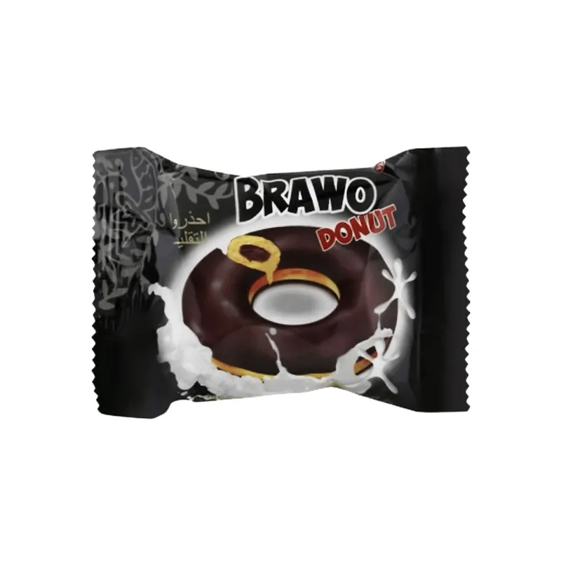 Donut Brawo cubierta con glaseado de chocolate.