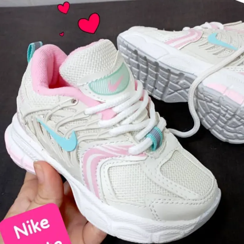 NIKE AIR SKATE BLANCO CON DETALLE ROSA Y AZUL AQUA