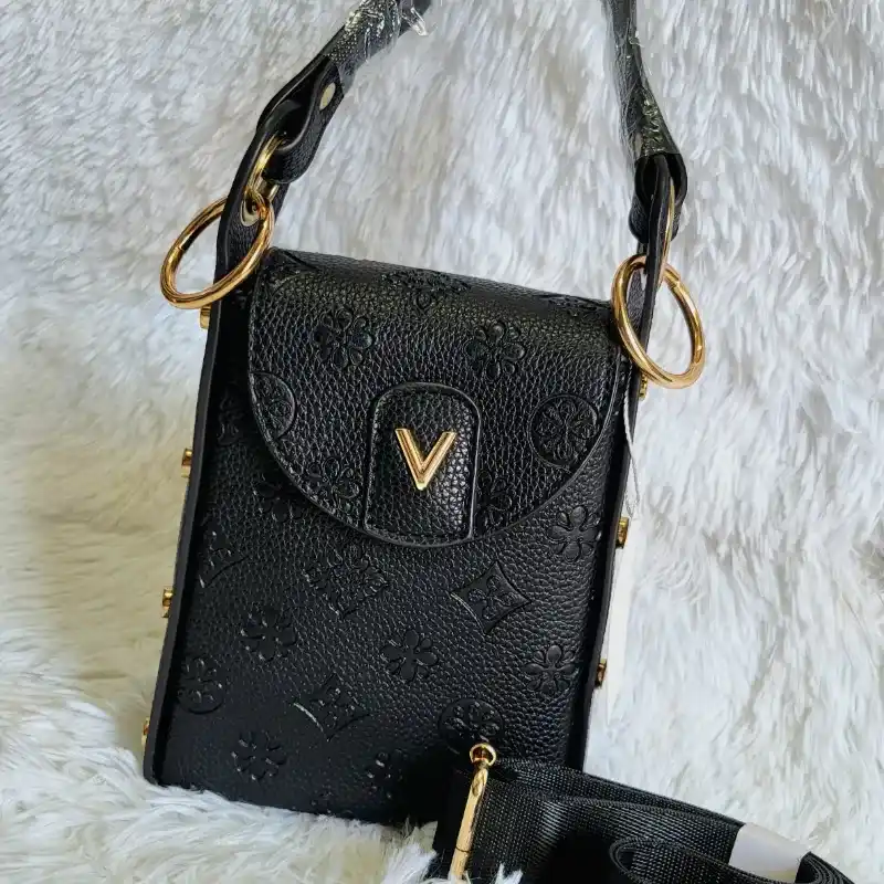 Cartera negra pequeña