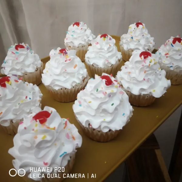 12 Cupcakes
