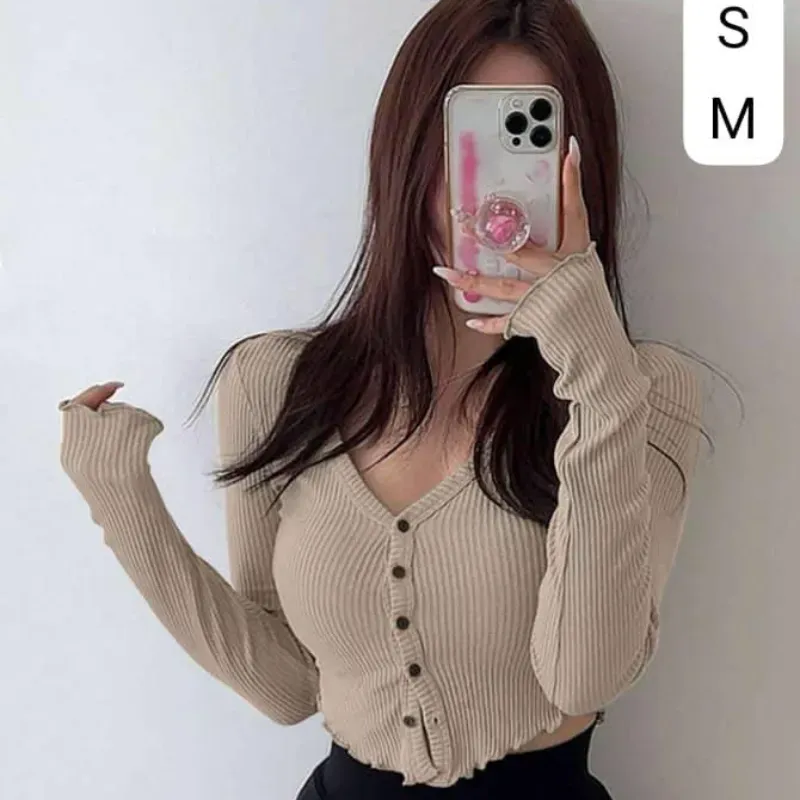  Crop Top Beige con Botones – Suavidad, estilo y versatilidad en una sola prenda