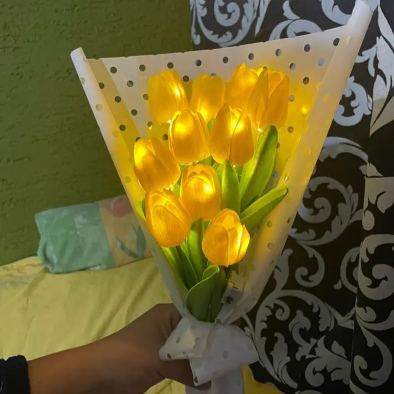 Ramo de 10  tulipanes con luces