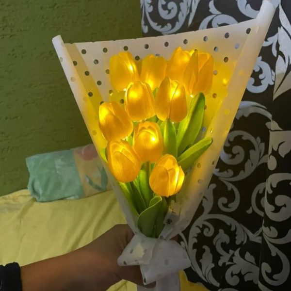 Ramo de 10  tulipanes con luces