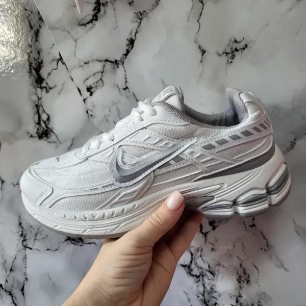 Nike Initiator